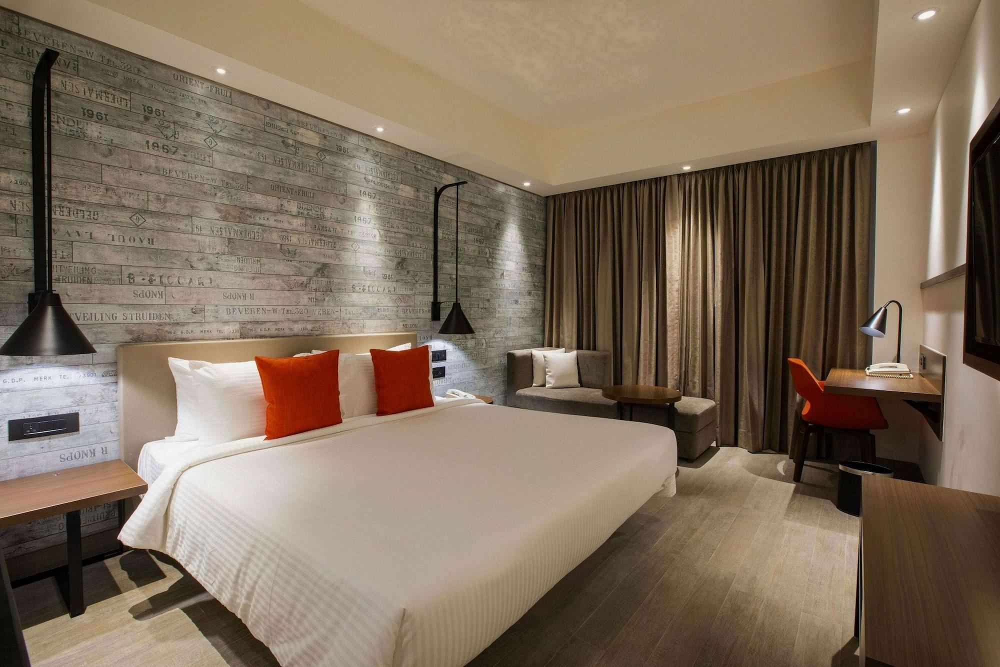 Lemon Tree Premier City Center Пуна Экстерьер фото