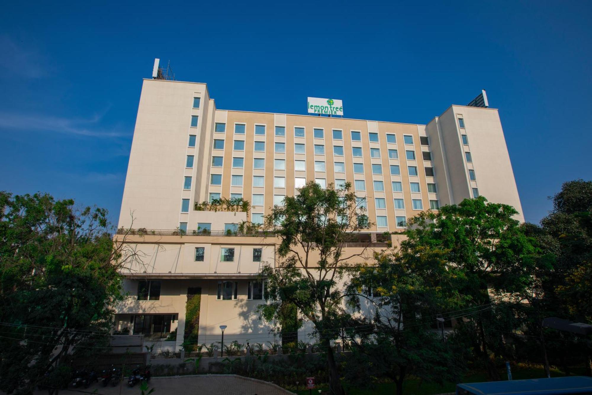 Lemon Tree Premier City Center Пуна Экстерьер фото