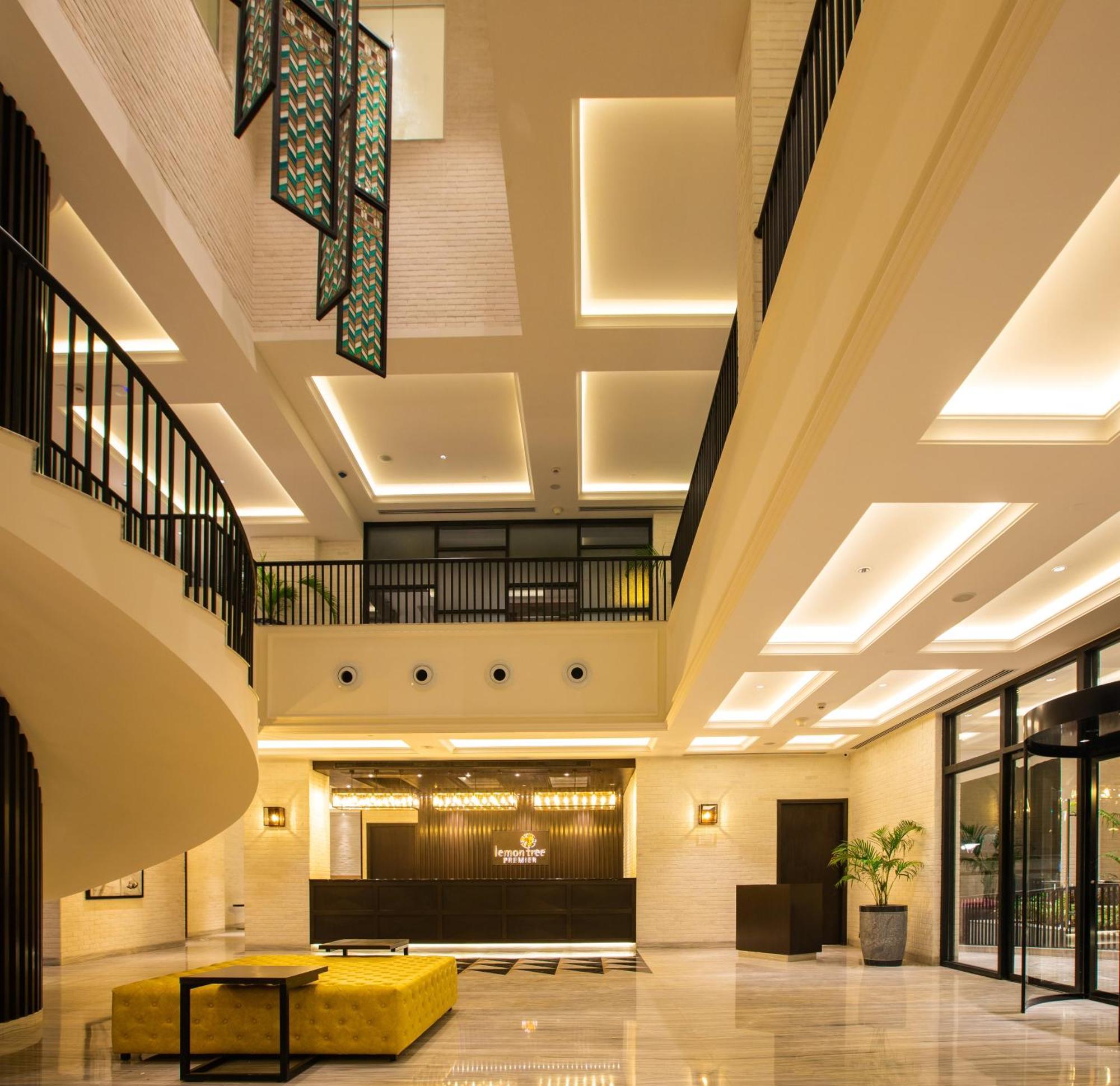 Lemon Tree Premier City Center Пуна Экстерьер фото