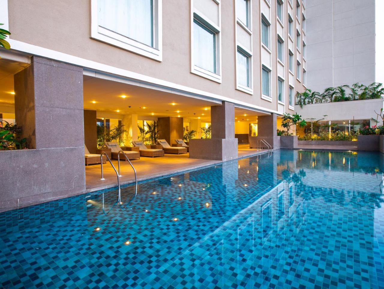 Lemon Tree Premier City Center Пуна Экстерьер фото