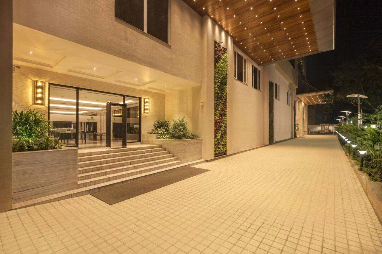 Lemon Tree Premier City Center Пуна Экстерьер фото