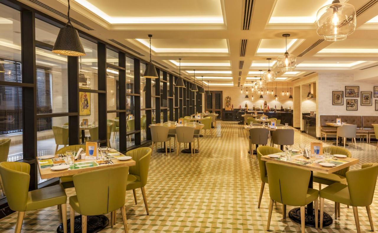 Lemon Tree Premier City Center Пуна Экстерьер фото